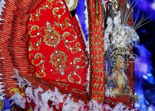  Nominee for Queen of the 2013 Santa Cruz carnival Naira Reyes.