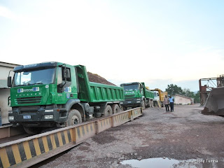 des camions à Carrigres de Kinsuka à Kinshasa, 4/11/2011.