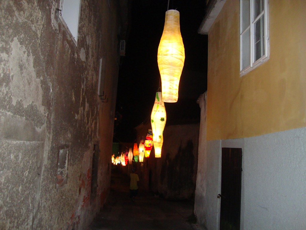 [colours%2520and%2520light%2520%25281%2529%255B3%255D.jpg]