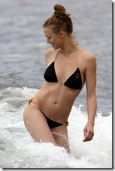 dollys-from-holly.blogspot.com_Yvonne Strahovski_01