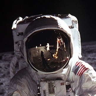 [Buzz-Aldrin-on-the-moon5.jpg]