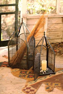 KAL Iron Hanging Cage
LG $145.00 Sm $120.00
