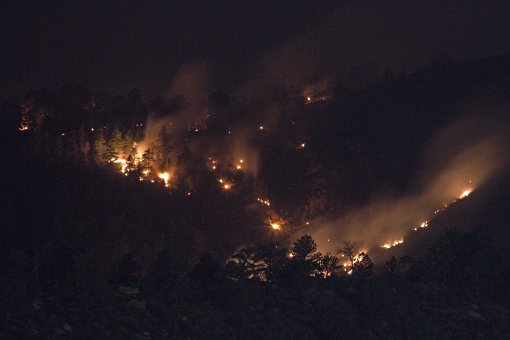 [2012-06-11%2520High%2520Park%2520Fire%2520at%2520Night%2520%25281%2529%255B4%255D.jpg]