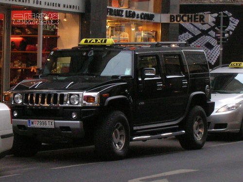 Taxi in Dubai: MW 745, Mercedes-Benz 600, Mercedes-Benz E240 Wagon, Porsche Cayenne, Porsche GTS, Toyota RAV4, Lamborghini