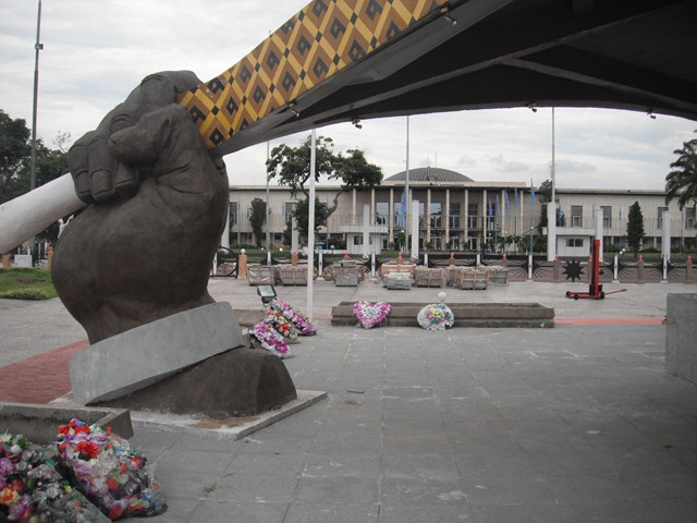[mausoledeKabilaprsidentdelardc3.jpg]