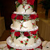 Nº120: Terminación en fondant extendido blanco, con detalles laterales simulando mini rosales y rosas rojas naturales.