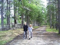 Viktor och Ida på Camping tur med modern, bland kor!
