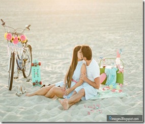 cute-couple-kiss-beach-bike-bicycle-sand