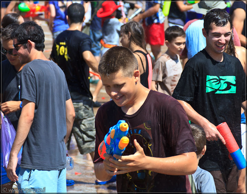 il/Настоящее мочилово в центре Тель Авива (20110701 ta water war 018 6721)
