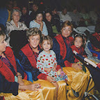 AÑO 2001 DIA 7 DE SEPTIEMBRE LA RETRETA - MORAS CON SUS HIJOS VIENDO LA RETRETA. 47-18.jpg