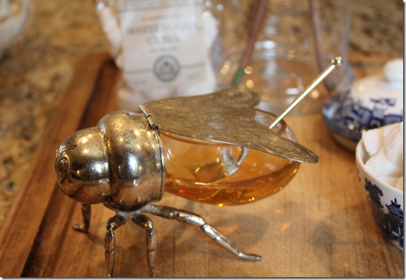 tea party bee honey holder