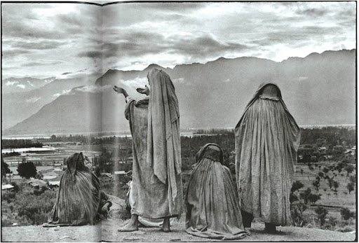 Srinagar, Kashmir, 1948. At first I thought that this was a collection of marble sculptures. Srinagar, Kashmir, 1948. At first I thought that this was a collection of marble sculptures.