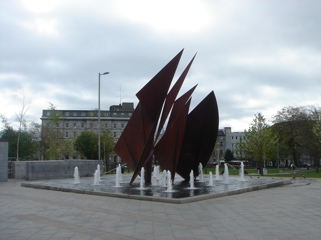 [04.Galway.-Eyre-Square5.jpg]
