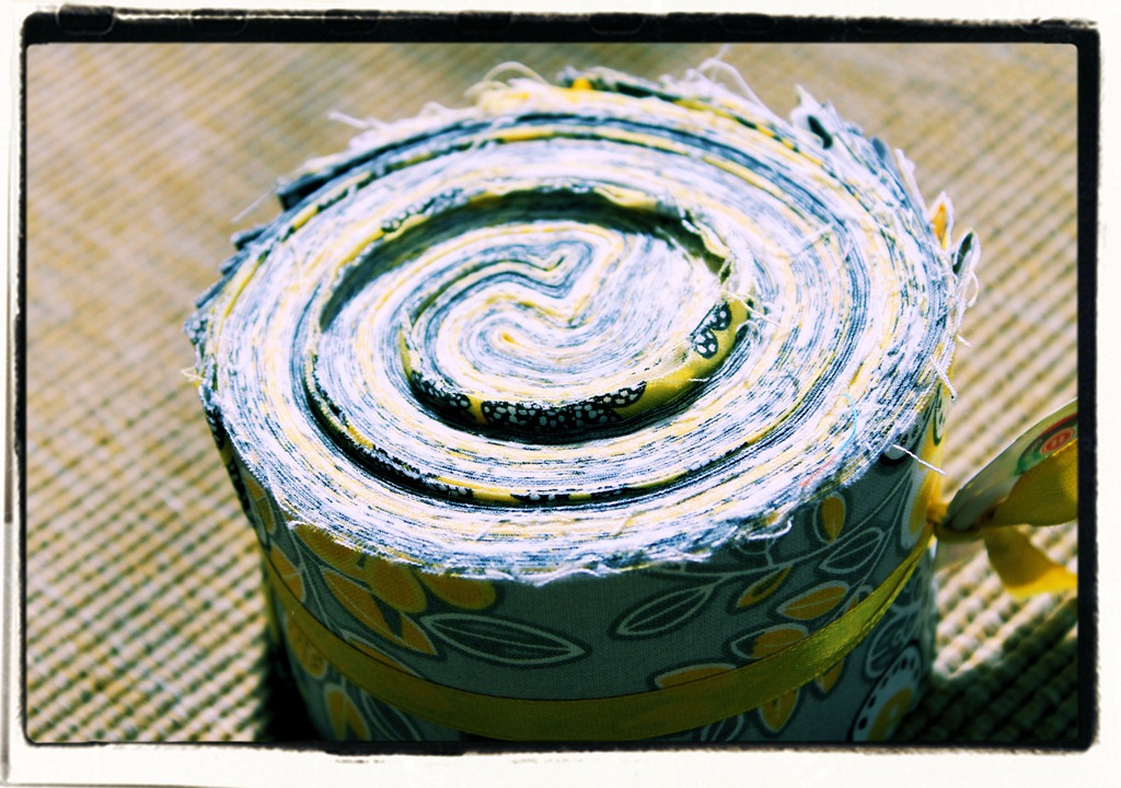 [jellyroll%2520fabric%2520diy%255B6%255D.jpg]