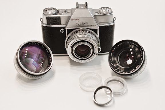 Spiegelreflexkamera Kodak Retina Reflex (Typ 025) + Objektive (1957 - 1958) Spiegelreflexkamera Kodak Retina Reflex (Typ 025) + Objektive (1957 - 1958)