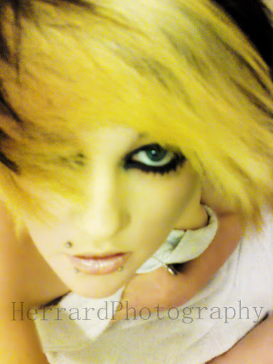 Emo Hairstyles for Girls with Medium Hair-60