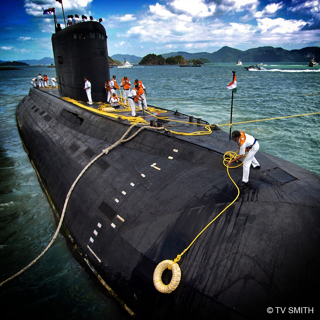 [Kilo-Class-Submarine-INS-Sindhurakshak-Of-The-Indian-Navy%255B2%255D.jpg]