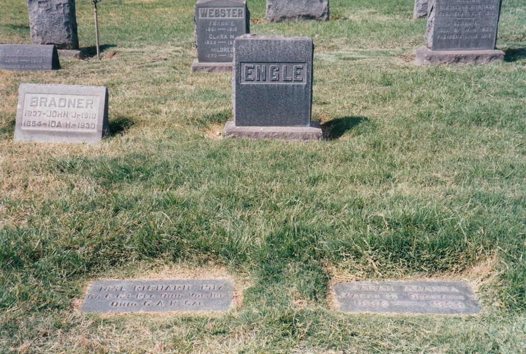 [Richard%2520and%2520Sarah%2520Engle%2520Tombstone%2520Marker%25202%255B3%255D.jpg]