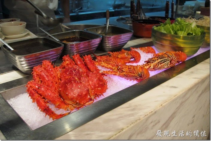 台北-寒舍艾美-探索廚房。這裡供應帝王蟹及龍蝦味噌湯，建議一定要給它試看看。