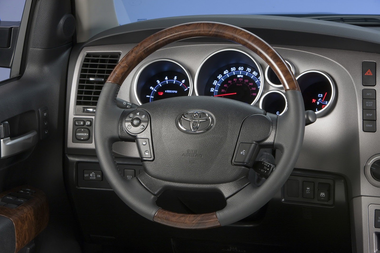 [2013-Toyota-Tundra-Truck-10%255B2%255D.jpg]