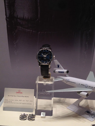 Deep blue faces, bands, and bezels are definitely a big trend. Here is a men's look from Omega. Deep blue faces, bands, and bezels are definitely a big trend. Here is a men's look from Omega.