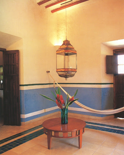 Rodapiés (i.e. wainscoting) is a great way to boost the size a small space. Repeating colors in the floor tiles and wall trim further enhances the illusion of space. Rodapiés (i.e. wainscoting) is a great way to boost the size a small space. Repeating colors in the floor tiles and wall trim further enhances the illusion of space.