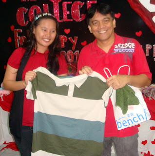 Sir Jojo receives a token of appreciation from the MCCID Student Officers.