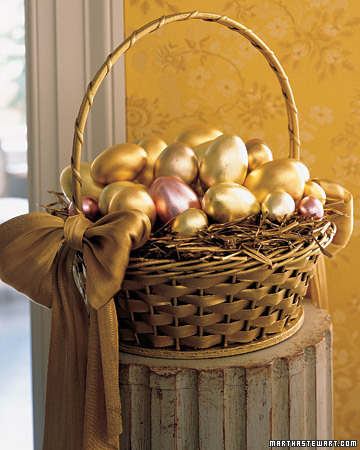 This is such an elegant way to celebrate Easter. (marthastewart.com) This is such an elegant way to celebrate Easter. (marthastewart.com)