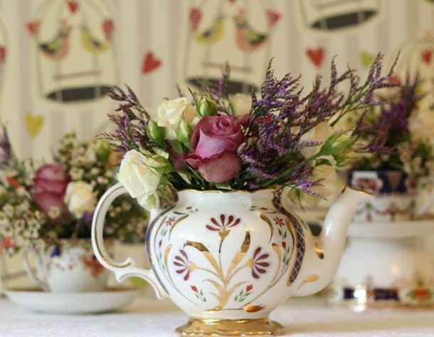 tea-pot-with-flowers-vintage-wedding-flowers tea-pot-with-flowers-vintage-wedding-flowers