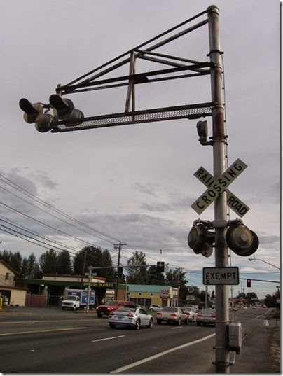 IMG_3857 Abandoned Southern Pacific Geer Line Railroad Crossing Signal on Lancaster Drive in Salem, Oregon on September 17, 2006