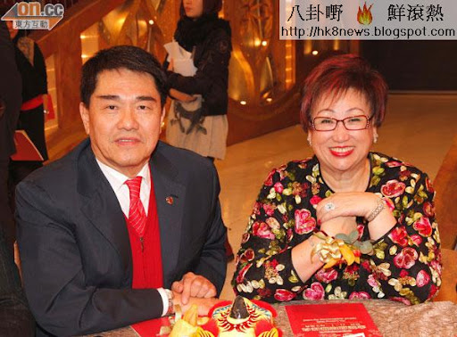 龐盧淑燕為《金龍獻瑞耀保良》錄影，為善不甘後人。