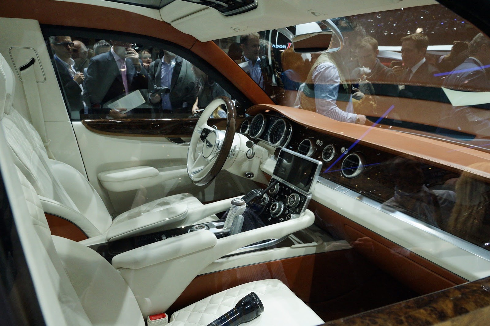 [Bentley-EXP-9-F-20%255B2%255D.jpg]