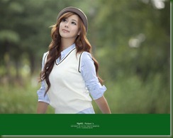 Kim-Ha-Yul-Outdoor-School-Girl-06