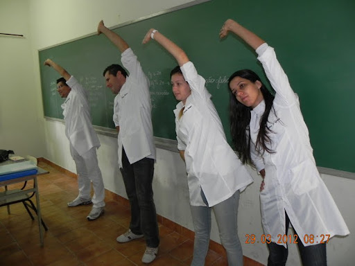Estagiários do Unifeg vão às escolas ensinar correção postural