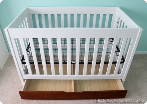 Crib with Drawer