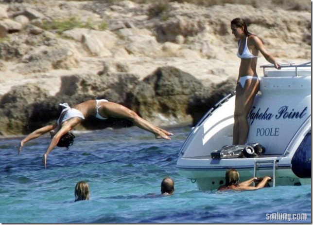 Pippa Middleton Topless Candid Photos, Takes Off White Bikini Top 11