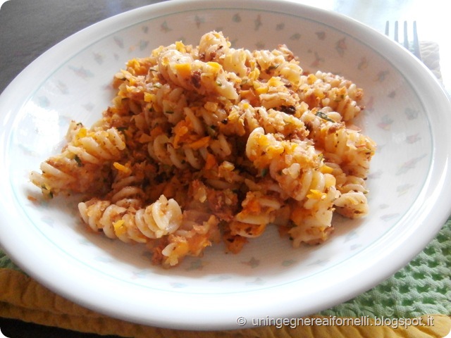 pasta mollica pane carote zucchine sedano fusilli bread carrots zucchini celery