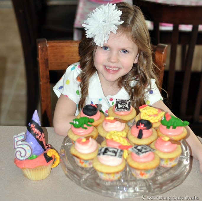 [T-with-cupcakes%255B3%255D.jpg]