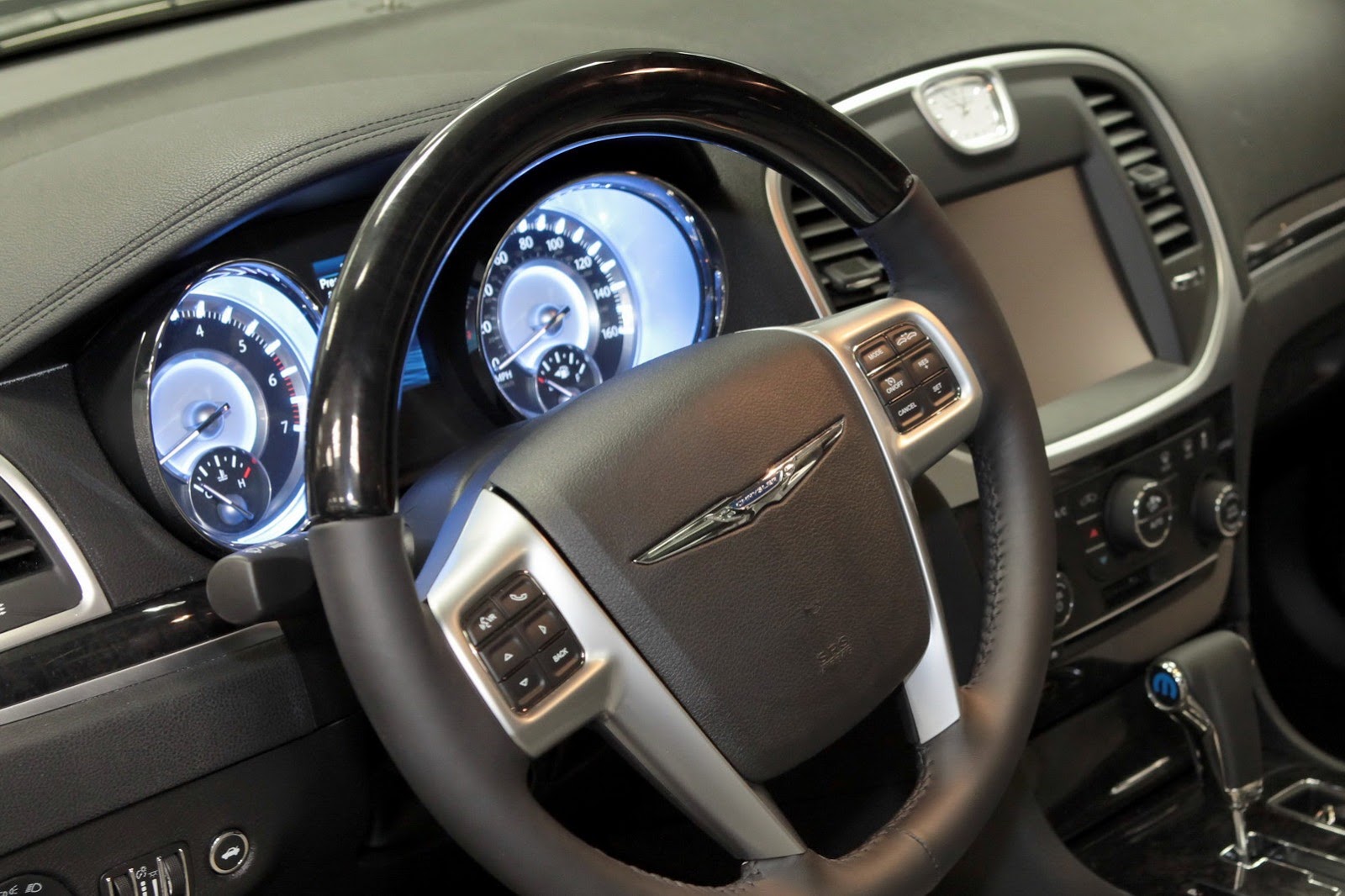 [Mopar-Chrysler-300-Luxury-Study-9%255B2%255D.jpg]