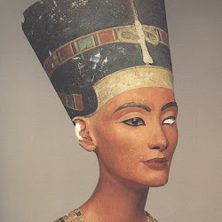 54 - Busto de la reina Nefertiti, esposa de Amenofis IV