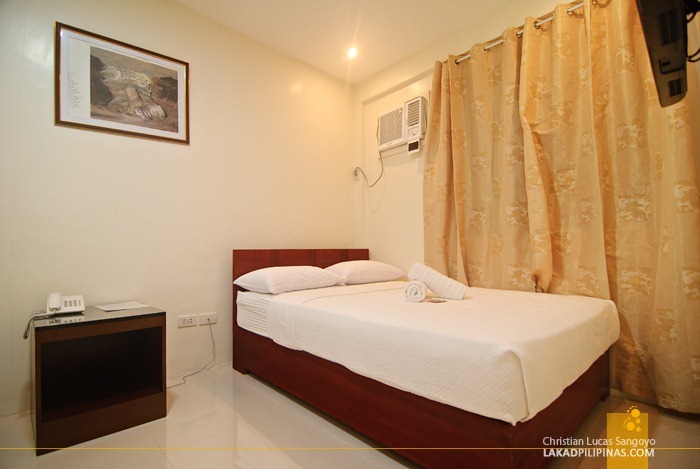 Comfy and Modern Rooms at the Restreto Inn and Cafe
