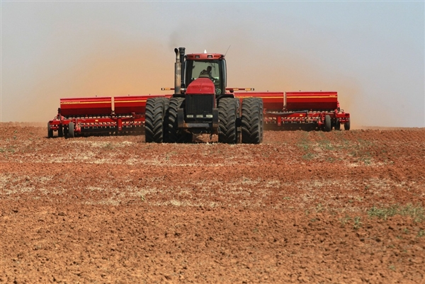 John Honeywell kicks up red dust in a dry field as he pulls a forty foot grain drill to plant winter wheat near Orlando, Okla., on 12 September 2012. Nearly 60 percent of the contiguous US was in at least "moderate" drought as of November 13, according to Thursday's Drought Monitor. Sue Ogrocki / AP file