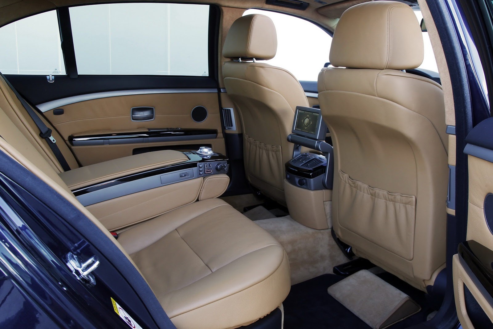 [BMW-V12-7-Series-30%255B2%255D.jpg]