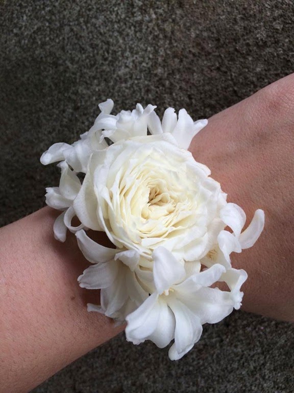 [wrist-corsage-sophisticated-floral-1%255B2%255D.jpg]