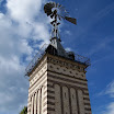 Eolienne surmontant l'ancien lavoir - Pargues.jpg