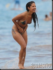 rocsi-diaz-in-a-string-bikini-in-maui-09-675x900