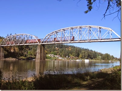 IMG_9183 Lake Oswego Railroad Bridge at River Villa Park in Milwaukie, Oregon on October 23, 2007