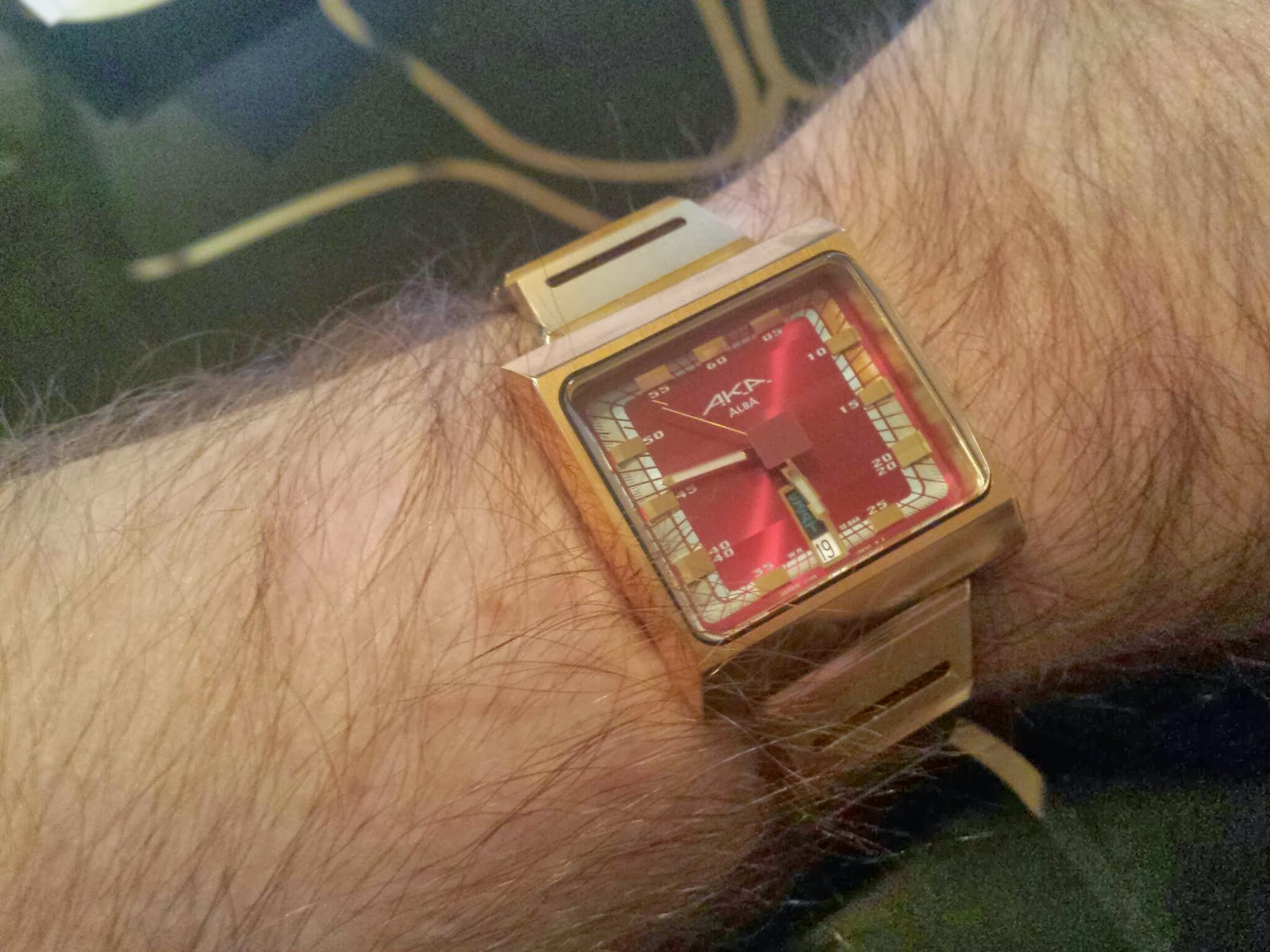 diesel Uhren,copie Hermes nieuw: Alba AKA Square V733 - Gold and Red