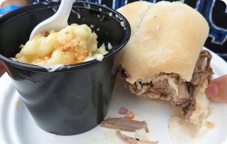 Smoked Brisket Slider with Blue Cheese Cole Slaw and Truffled Mac ‘n’ Cheese