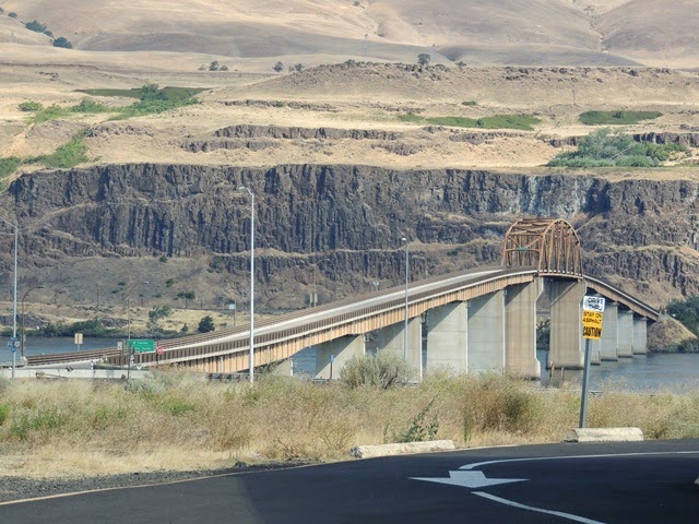 [130.Bridge-across-Columbia-River-loo%255B1%255D.jpg]